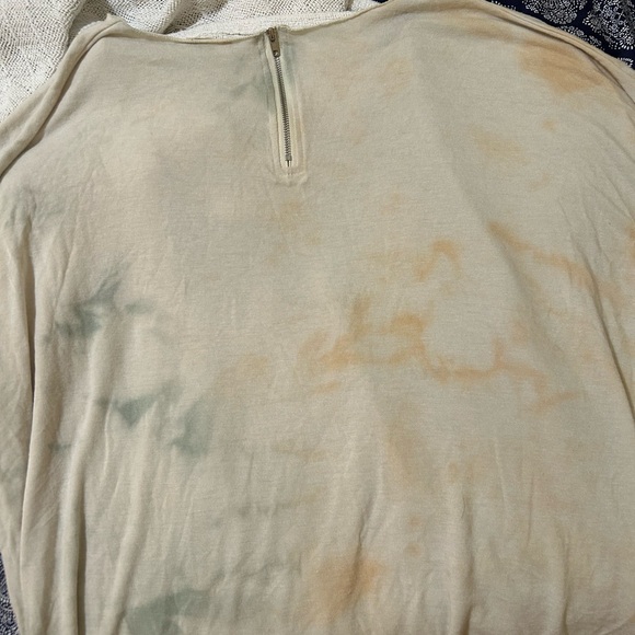 POL Women's Cream Top with Subtle Tie-Dye - Picture 5 of 6